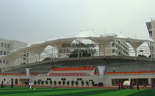 膜結構看臺造型優美